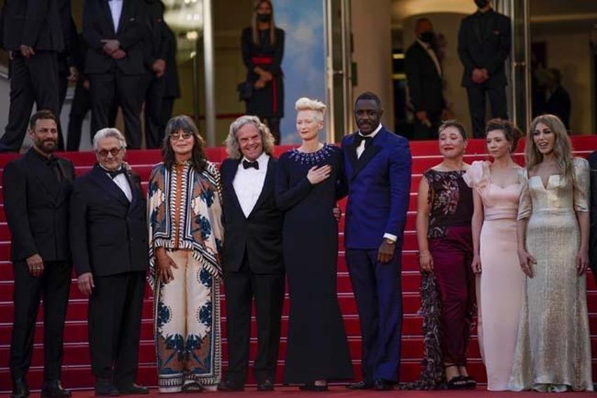 Zerrin Tekindor, Cannes Film Festivali'nde! 'Işıl ışıl parlıyor'