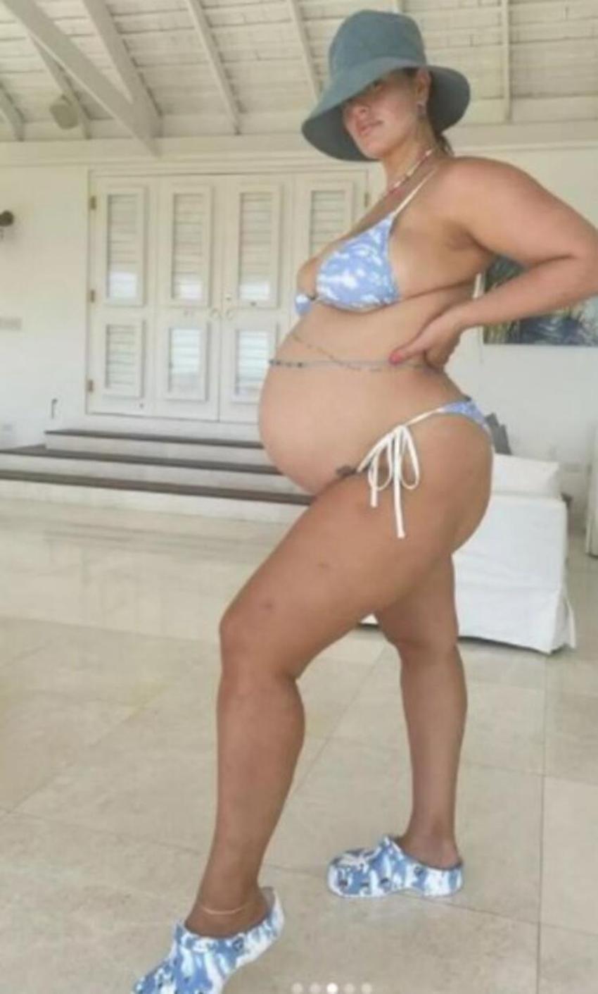 Ashley Graham ölümden döndü! 'Evde doğum yaparken neredeyse ölüyordum'