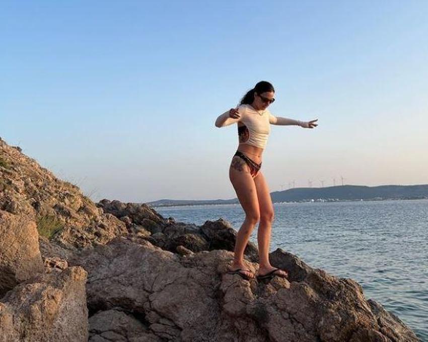 Melisa Şenolsun sezonu açtı, bikinili pozlarını paylaştı!