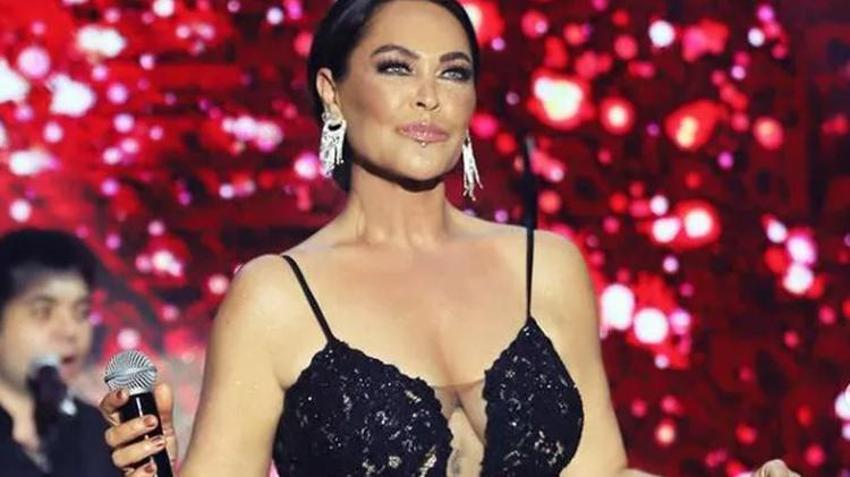 Hülya Avşar'dan bikinili pozlar! "Genç kızlara taş çıkartıyor"