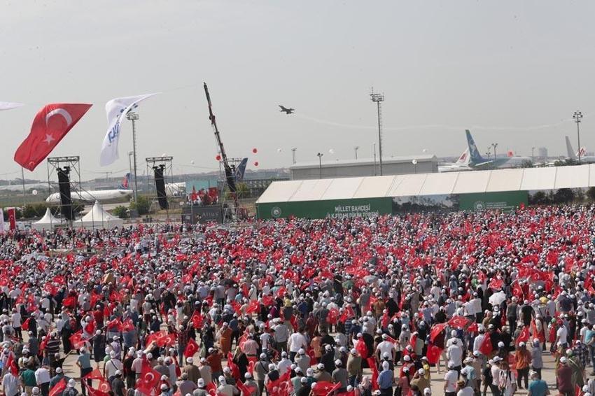 İstanbul'da fetih coşkusu! Atatürk Havalimanı'na ziyaretçi akını
