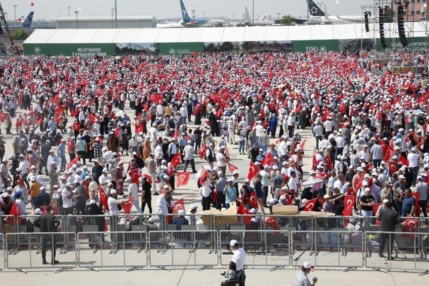 İstanbul'da fetih coşkusu! Atatürk Havalimanı'na ziyaretçi akını
