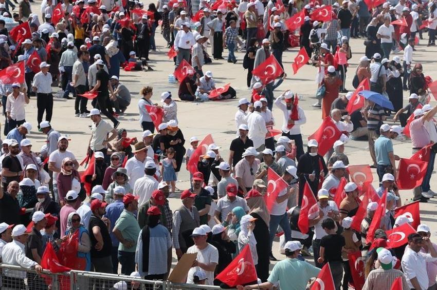 İstanbul'da fetih coşkusu! Atatürk Havalimanı'na ziyaretçi akını