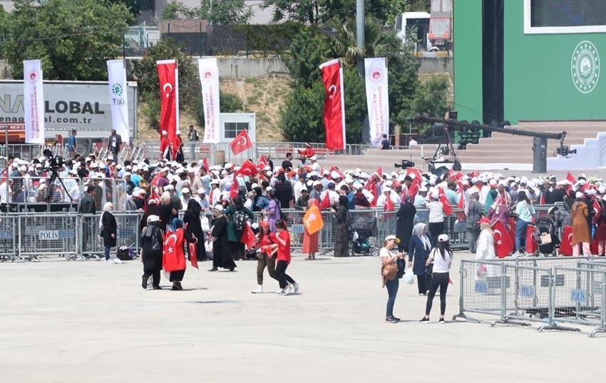 İstanbul'da fetih coşkusu! Atatürk Havalimanı'na ziyaretçi akını