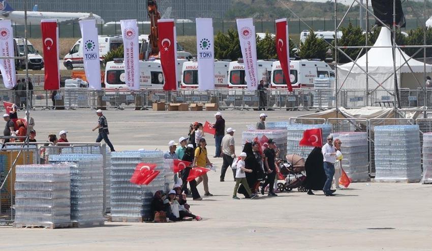 İstanbul'da fetih coşkusu! Atatürk Havalimanı'na ziyaretçi akını