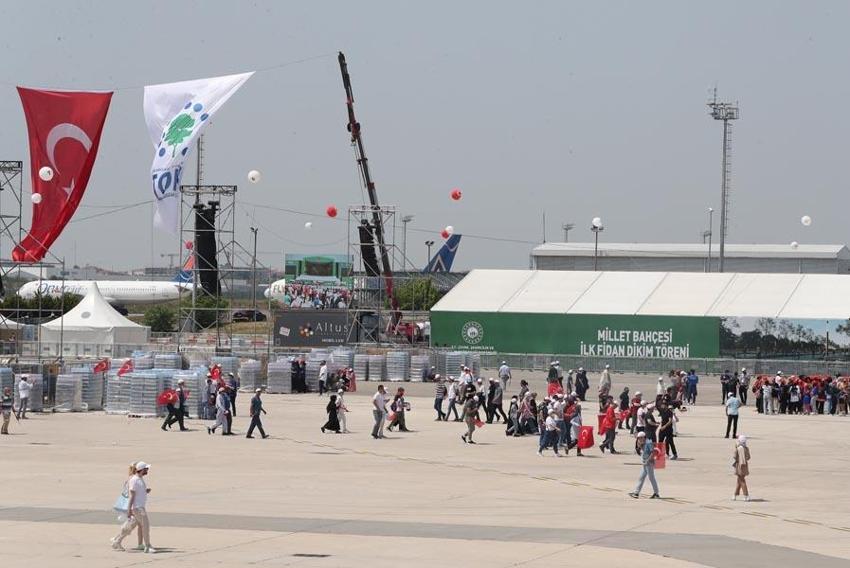 İstanbul'da fetih coşkusu! Atatürk Havalimanı'na ziyaretçi akını