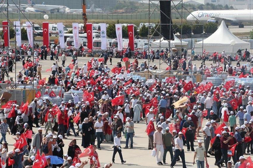 İstanbul'da fetih coşkusu! Atatürk Havalimanı'na ziyaretçi akını