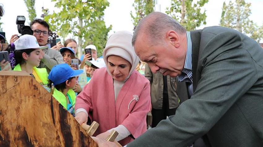Cumhurbaşkanı Erdoğan, Atatürk Havalimanı Millet Bahçesi'ne ilk fidanı dikti