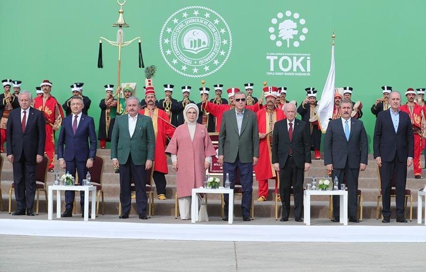 Cumhurbaşkanı Erdoğan, Atatürk Havalimanı Millet Bahçesi'ne ilk fidanı dikti