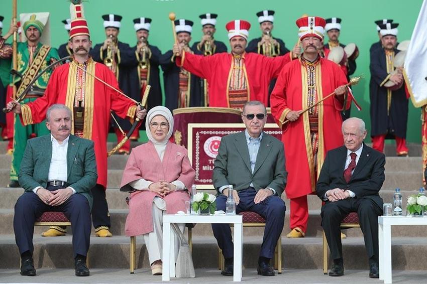 Cumhurbaşkanı Erdoğan, Atatürk Havalimanı Millet Bahçesi'ne ilk fidanı dikti