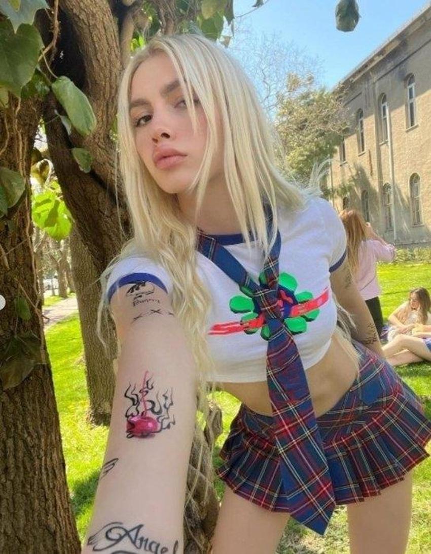 Aleyna Tilki'nin sütyensiz fotoğrafı olay yarattı! Yatak odasında bu pozu verdi