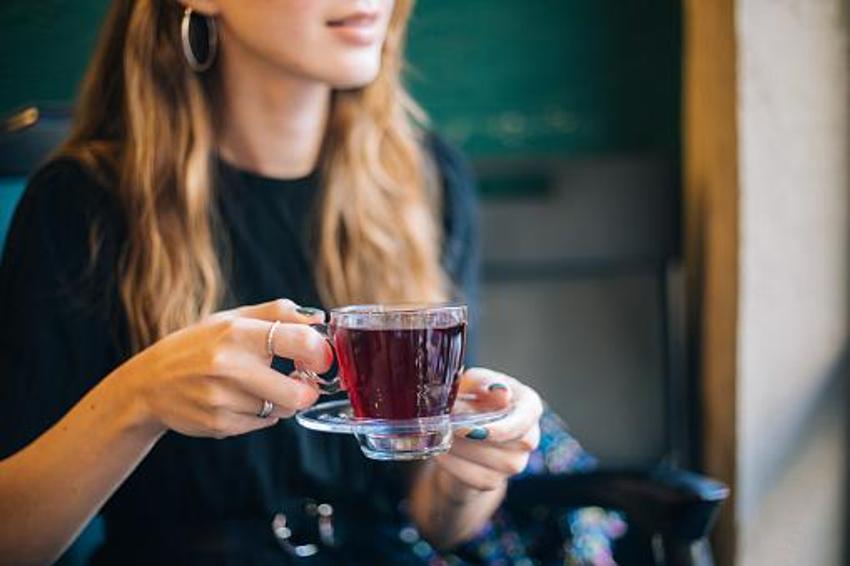 Kötü kolestrolü düşürüyor, kan basıncını dengeliyor, öksürüğü bıçak gibi kesiyor, akciğer ve mide kanseri için koruyucu, bir tutamı yetiyor