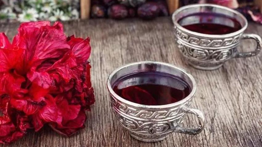 Kötü kolestrolü düşürüyor, kan basıncını dengeliyor, öksürüğü bıçak gibi kesiyor, akciğer ve mide kanseri için koruyucu, bir tutamı yetiyor