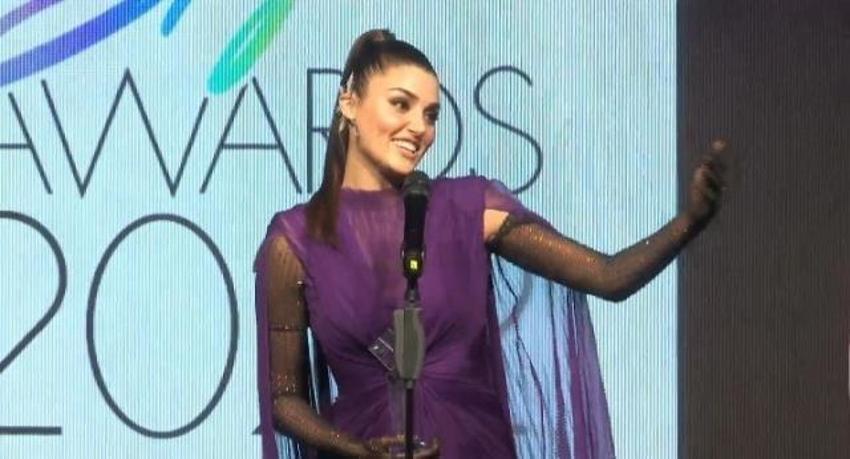 Ünlü isimler şıklık yarışına girdiler! İşte ELLE Style Awards 2022'nın ödülleri ve sahipleri...