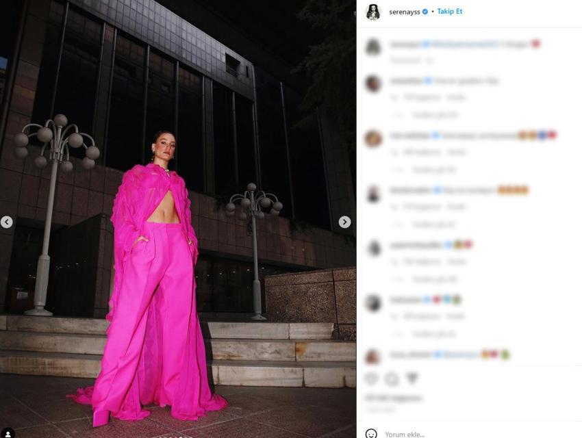 Pembe kombini çok beğenilmişti! Serenay Sarıkaya'dan olay poz: 'Semt oturuşunu sizden öğrenecek değiliz' 