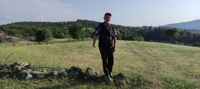 Tarlasında servet değerinde taş buldu! Kamyonlarla gelip çaldılar! Elinde kalanı 60 bin liraya satacak...