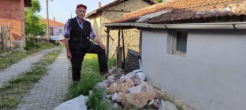 Tarlasında servet değerinde taş buldu! Kamyonlarla gelip çaldılar! Elinde kalanı 60 bin liraya satacak...