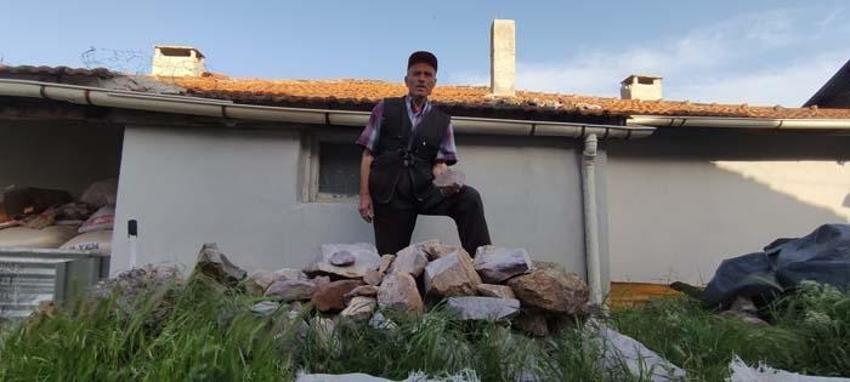 Tarlasında servet değerinde taş buldu! Kamyonlarla gelip çaldılar! Elinde kalanı 60 bin liraya satacak...