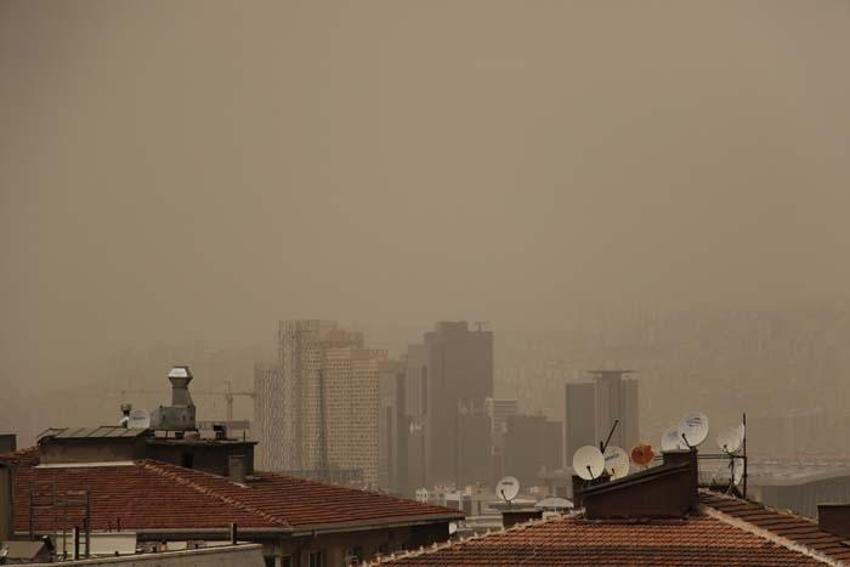 Suriye'den gelen toz bulutu birçok kenti esir aldı! Meteoroloji uzmanından uyarı gecikmedi
