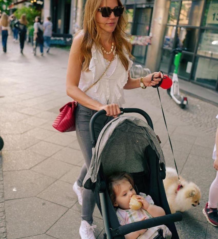 Meryem Uzerli kızlarına kavuştu! Yeni pozlar