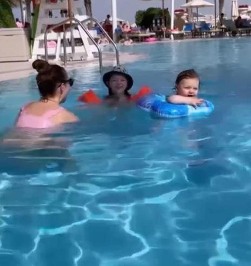 Meryem Uzerli kızlarına kavuştu! Yeni pozlar