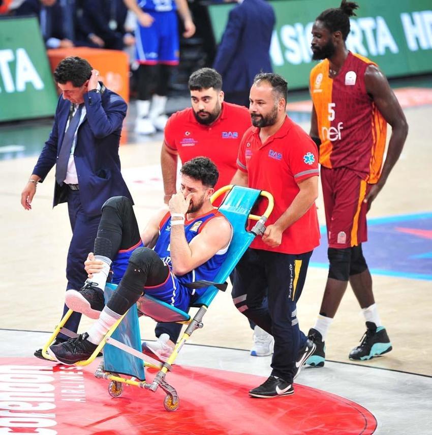 Fenerbahçe Beko eşleşmesi öncesi Anadolu Efes'te büyük şok! Galatasaray Nef maçında talihsiz anlar...