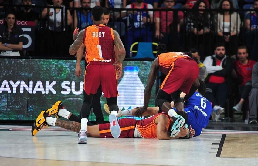 Fenerbahçe Beko eşleşmesi öncesi Anadolu Efes'te büyük şok! Galatasaray Nef maçında talihsiz anlar...
