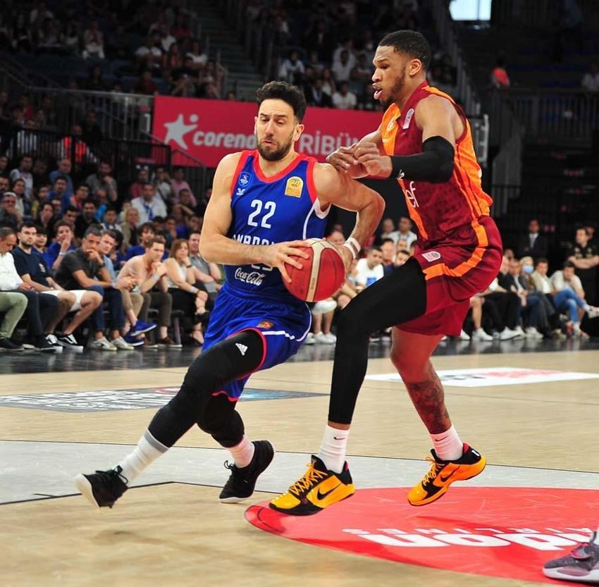 Fenerbahçe Beko eşleşmesi öncesi Anadolu Efes'te büyük şok! Galatasaray Nef maçında talihsiz anlar...