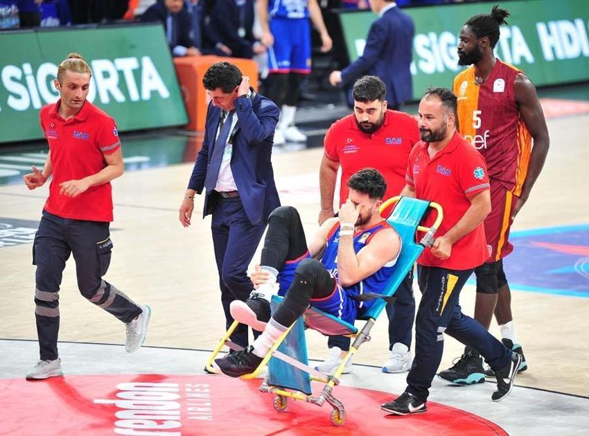 Fenerbahçe Beko eşleşmesi öncesi Anadolu Efes'te büyük şok! Galatasaray Nef maçında talihsiz anlar...