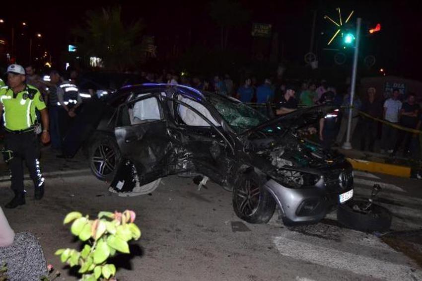 Salihli'de trafik kazası; 1 ölü, 3'ü ağır 6 yaralı 