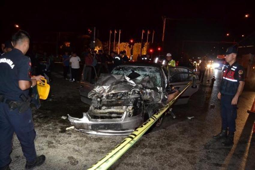 Salihli'de trafik kazası; 1 ölü, 3'ü ağır 6 yaralı 
