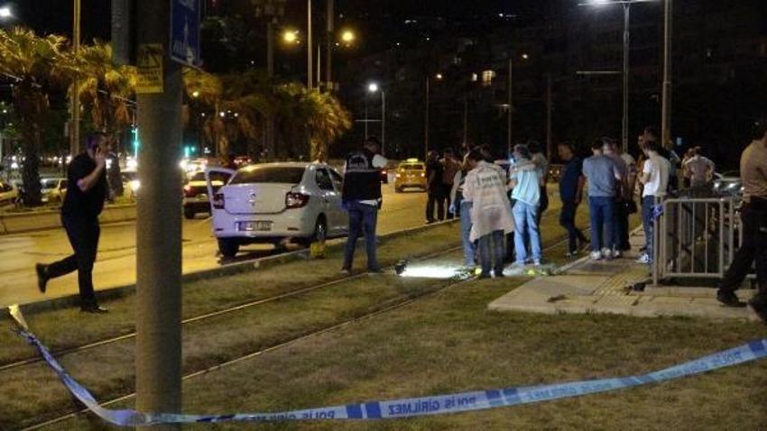 İzmir'de otomobile uzun namlulu silahla saldırı: 1 ölü 1 ağır yaralı