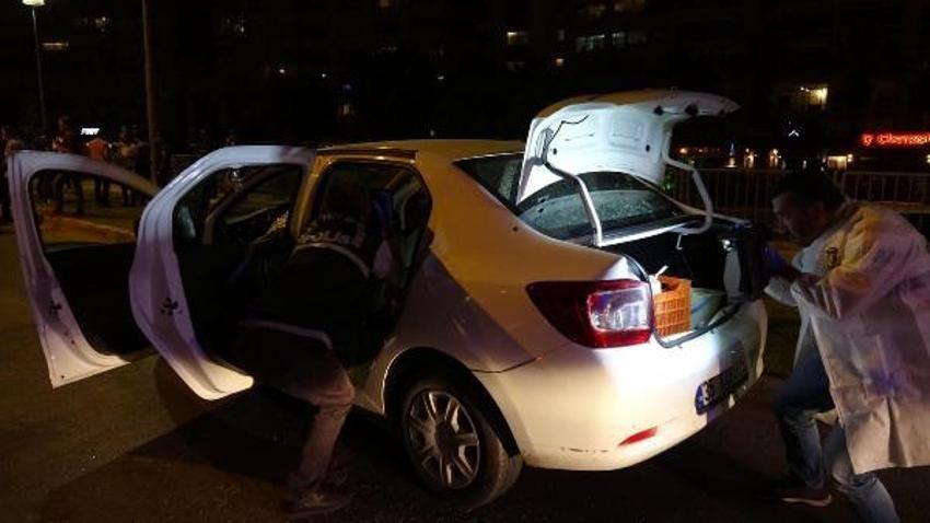 İzmir'de otomobile uzun namlulu silahla saldırı: 1 ölü 1 ağır yaralı