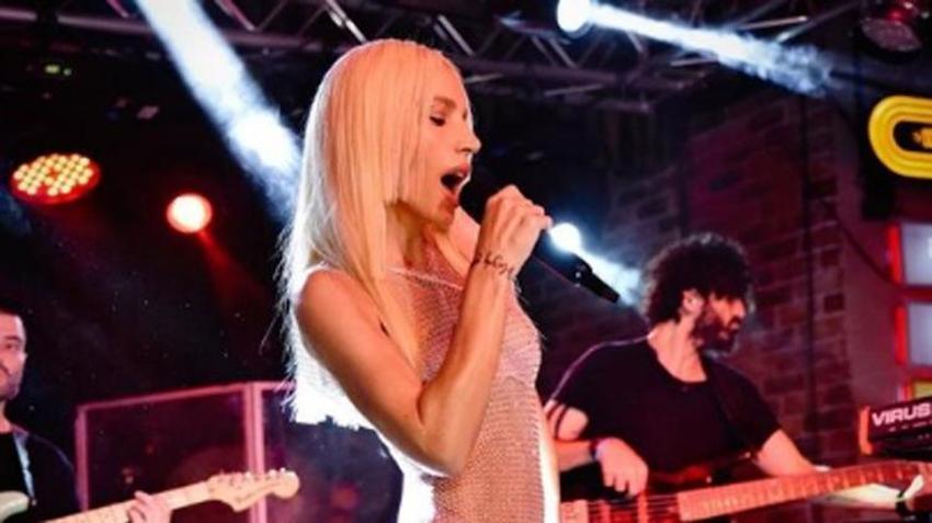 Gülşen'den üstsüz sahne kıyafeti! 'Giyinmeyi unutmuş'