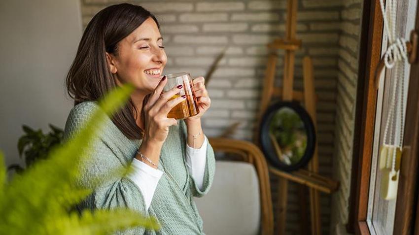 Alzheimer ve kardiyovasküler hastalık riskini azaltıyor! Kolesterolü düşürüyor, bağışıklığı güçlendiriyor, zona, HPV,  hepatit, bronşit için koruyucu,  bakır, lif, demir ve manganez zengini, günde bir fincan...