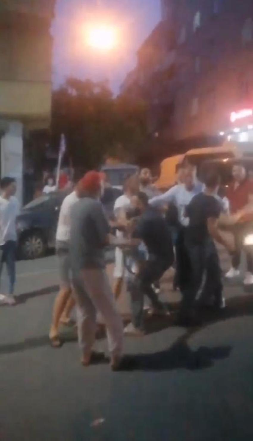 Döner bıçağıyla arkadaşına korku dolu anlar yaşattı