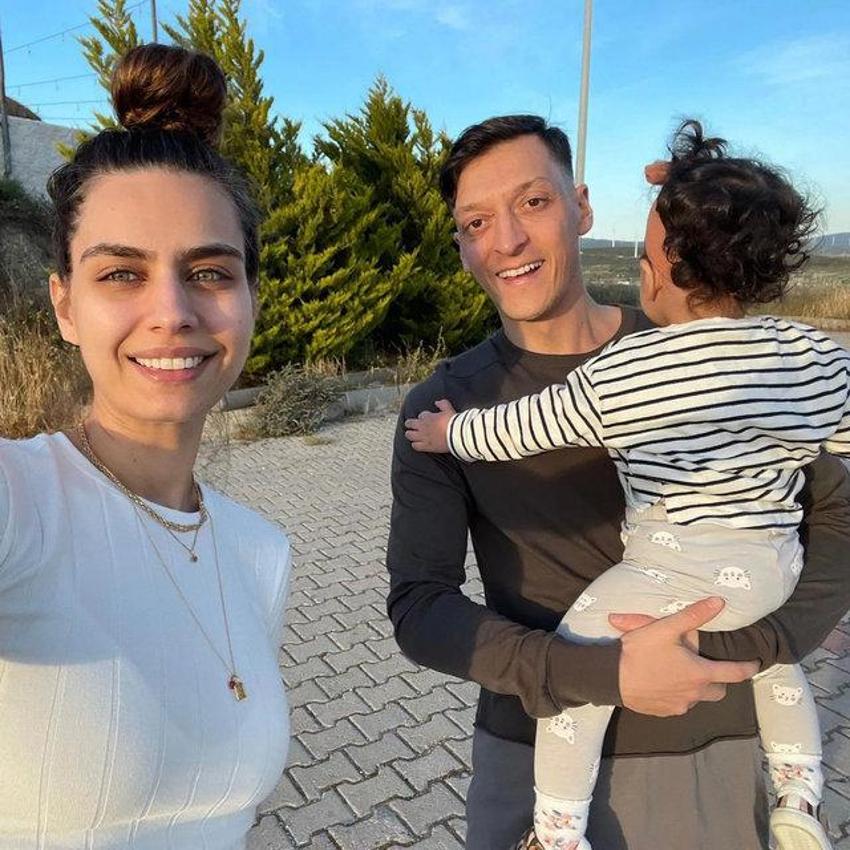 Amine Gülşe kızı Eda'yı paylaştı! "Annesinin kuzusu!"