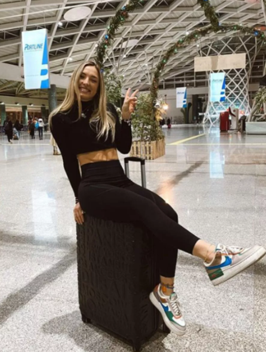 Survivor Sude Burcu gecelikli paylaşımıyla adından söz ettirdi!