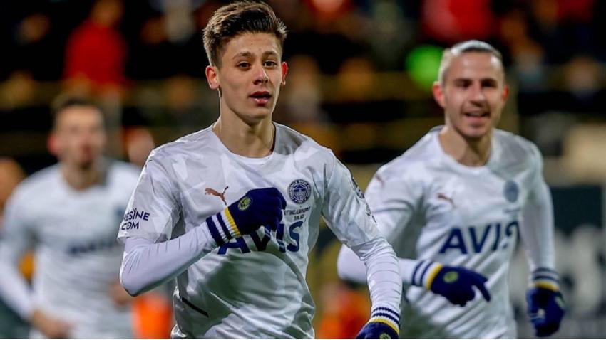 Fenerbahçe'de şok! Önce yatan 2 transferi açıkladı ardından 3 ayrılığı!