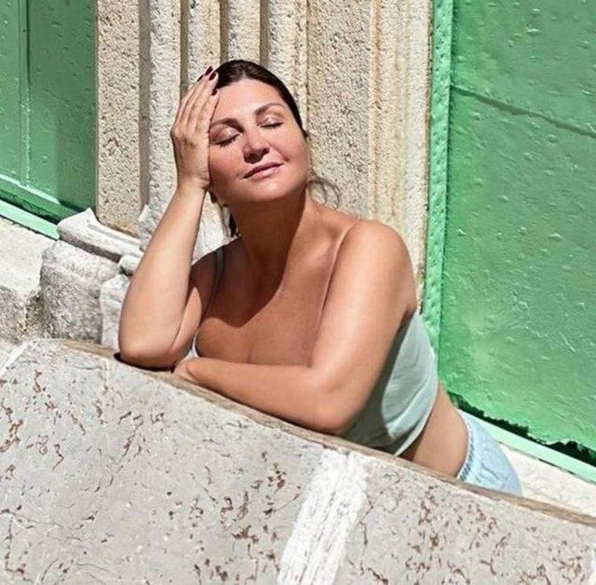 Cansu Dere sezonu açtı! Tatil pozları...