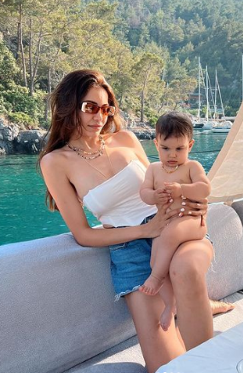 Şilan Makal eşi ve oğluyla tatil sezonunu açtı! 