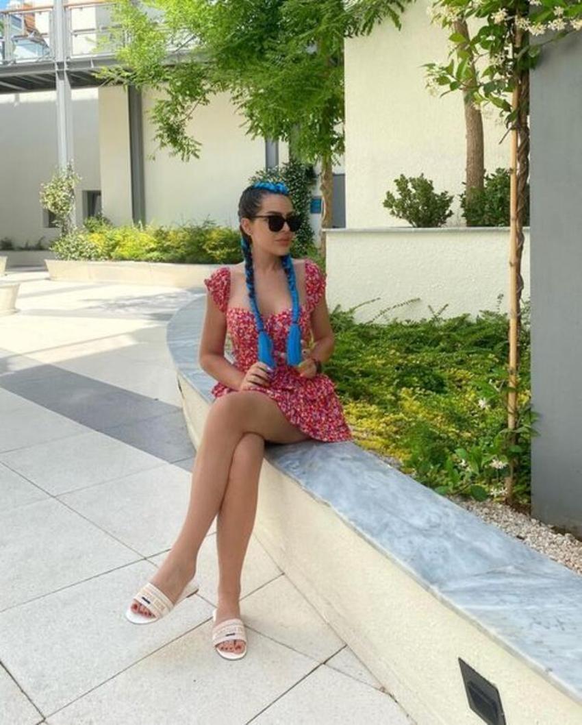 Selin Ciğerci bikinili pozuyla gündem oldu! "Zayıflık çok yakıştı"
