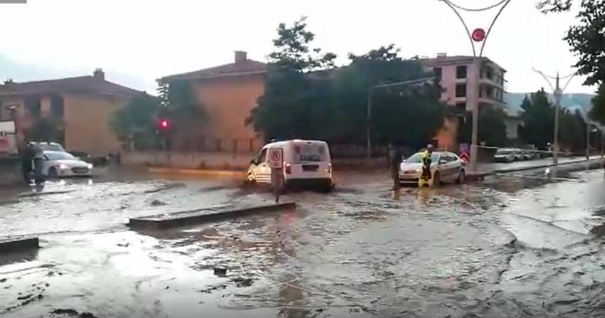 Çok şiddetli yağışlarla ilgili son dakika açıklaması! Meteoroloji uyardı, bu saatlere dikkat! Kuvvetli esecek, İstanbul, Ankara dahil...