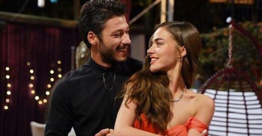 Kara bulutlar dağıldı! Ünlü çift, tatilde öpmelere doyamadı