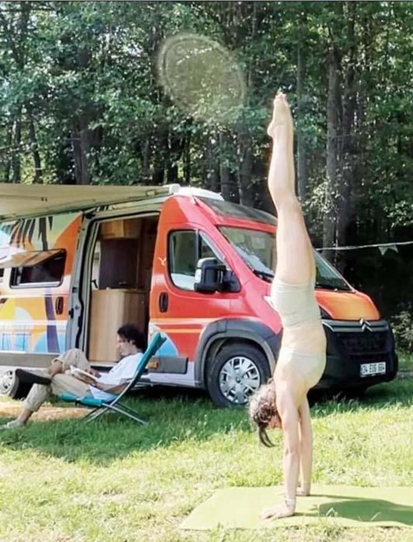 Sezon bitti, ünlüler soluğu tatil beldelerinde aldı! Ama bir farkla...
