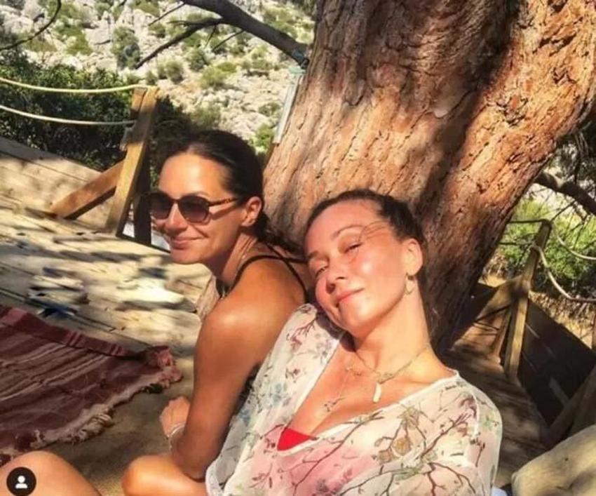 Sezon bitti, ünlüler soluğu tatil beldelerinde aldı! Ama bir farkla...