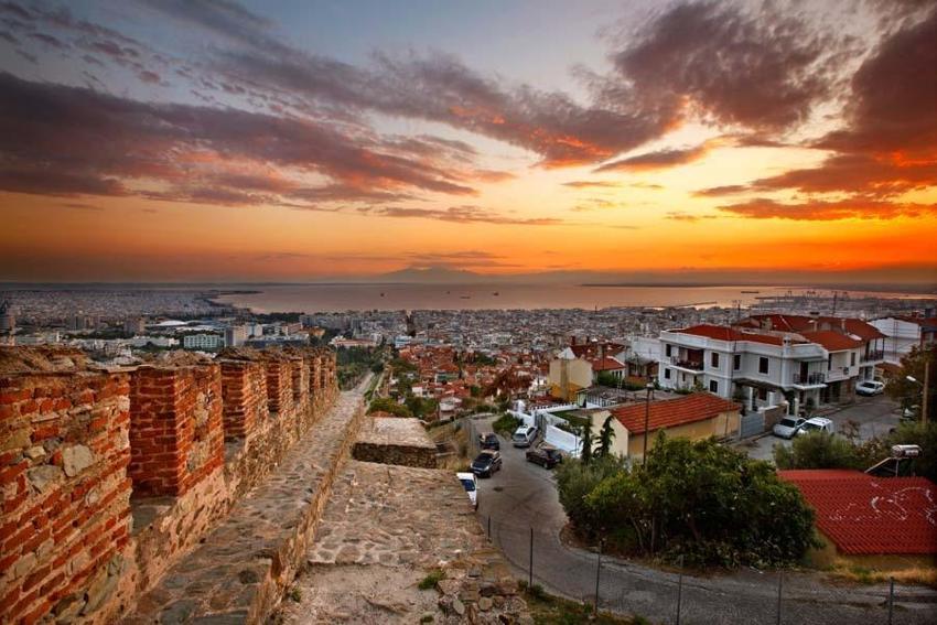 Avrupa'da bir ülkeye daha kimlikle giriş! İşte Türklerden vize istemeyen ülkelerin listesi: Pasaportsuz ve vizesiz seyahat...