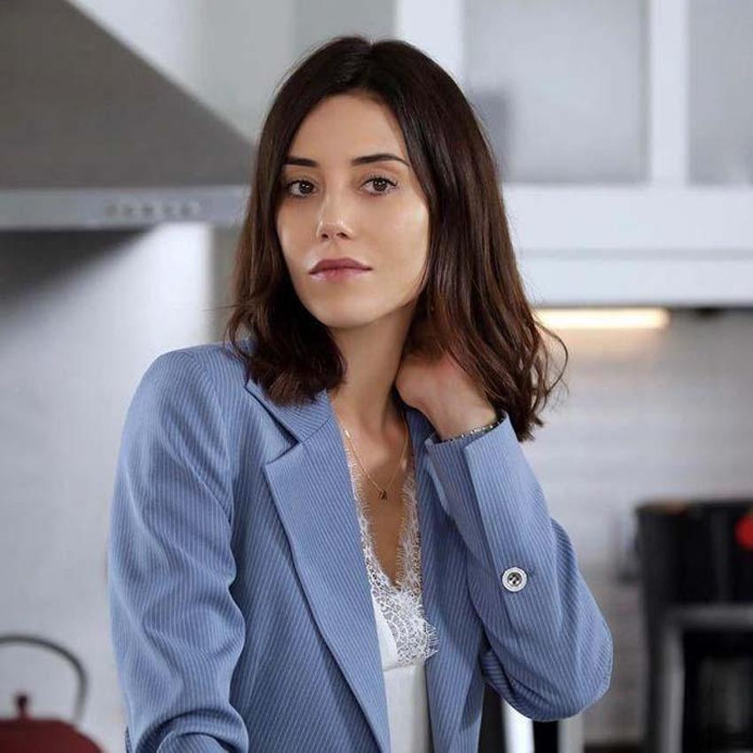 Cansu Dere hastaneye kaldırıldı!