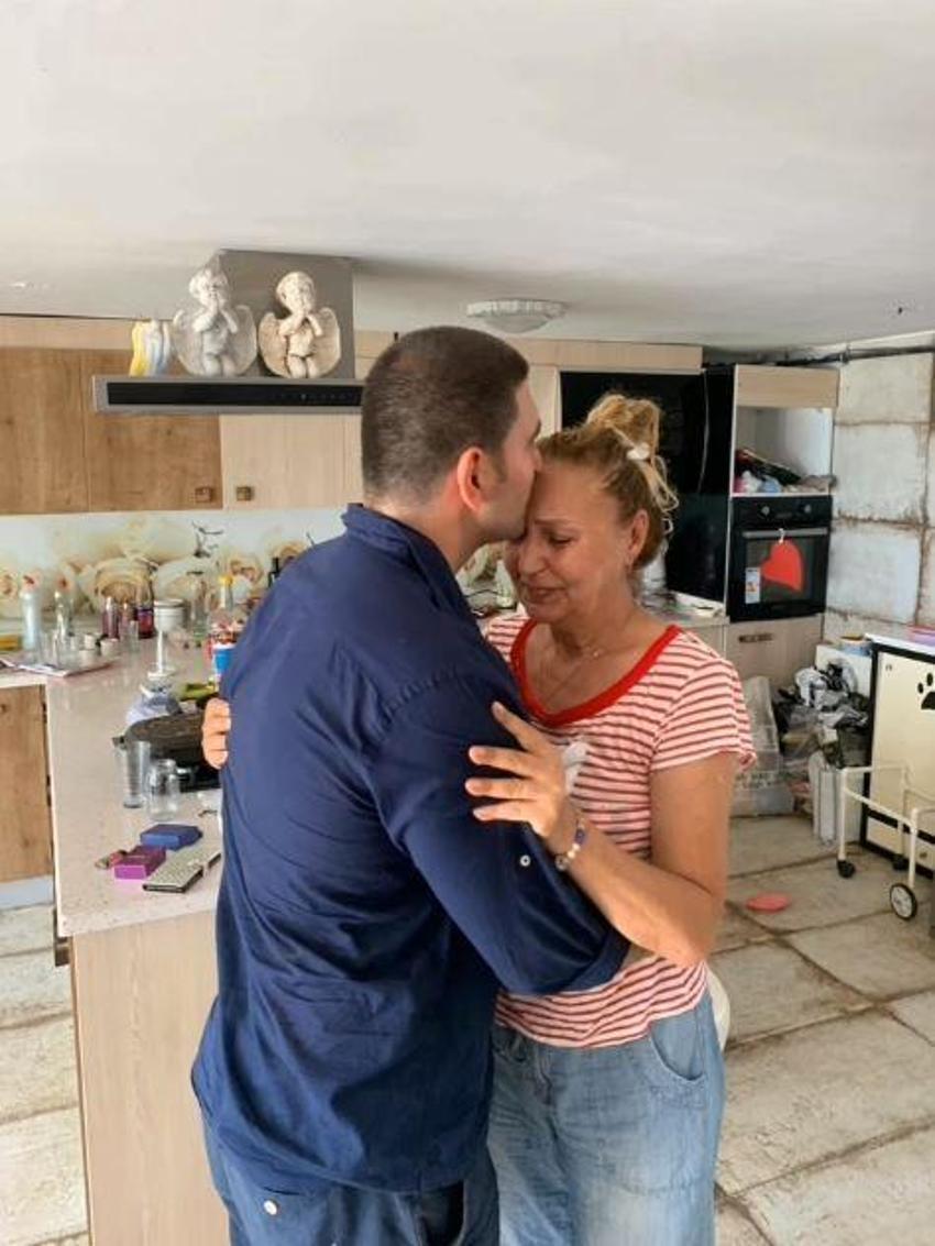 Çiçek Taksi'nin Manolya'sı Tuna Arman'ın oğlu büyüdü, asker oldu