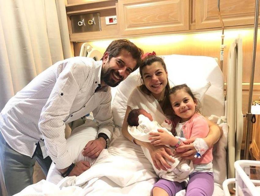 Aşkları dizi setinde başlamıştı! Ünlü çift ikinci çocuklarını kucakladı